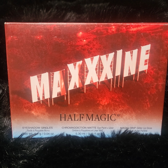 MaXXXine x Half Magic Makeup Set - Picture 3 of 4
